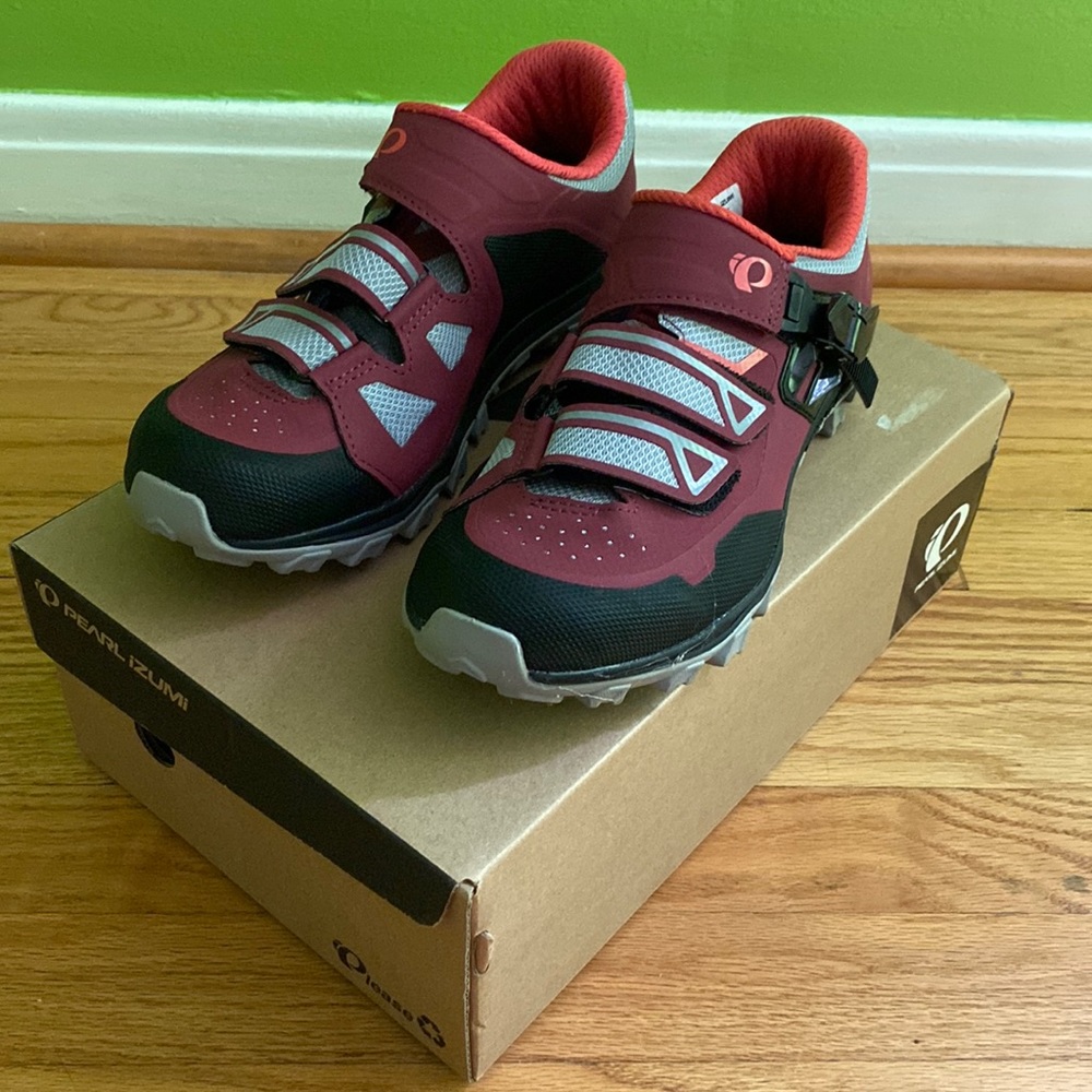 Pearl Izumi bike shoes womans 10